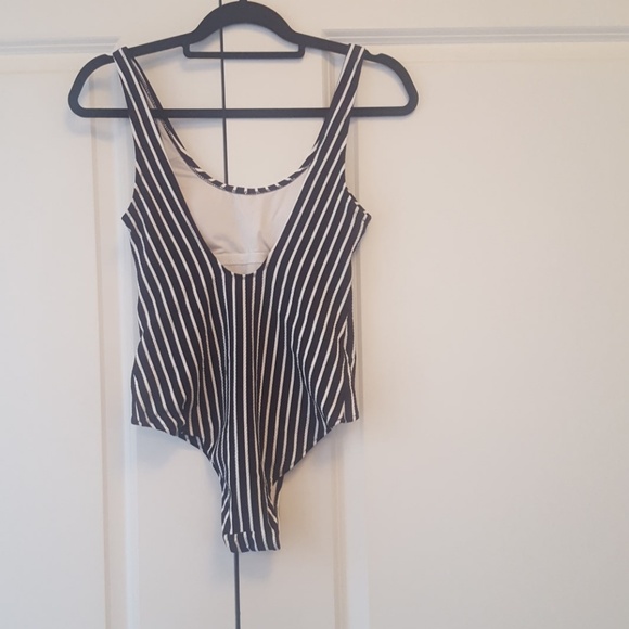 🩱H&M Bathing suit🩱 - Picture 3 of 7